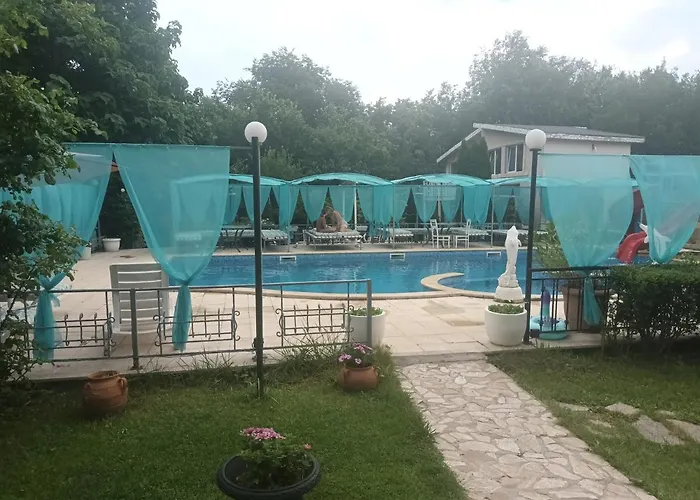 Apartment Danita & Restaurant&pool Bar *