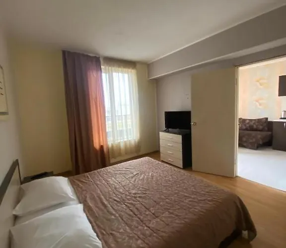 Danita & Restaurant&pool Bar Apartment