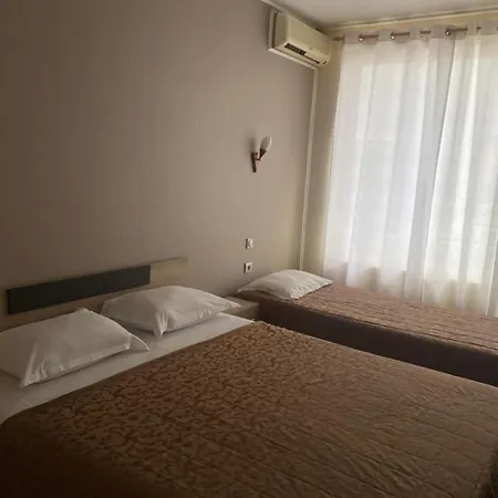 Apartamento Danita & Restaurant&pool Bar *