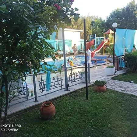 Danita & Restaurant&pool Bar Apartamento