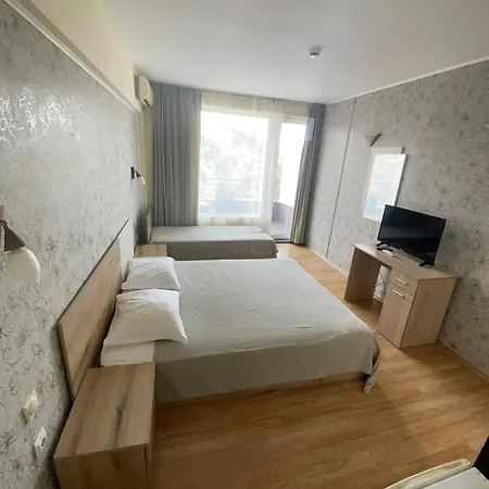 Danita & Restaurant&pool Bar Apartamento Varna