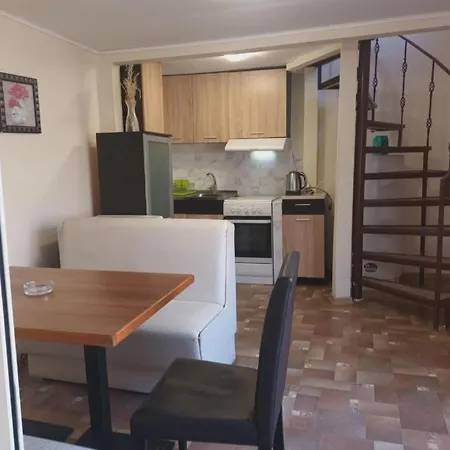 Danita & Restaurant&pool Bar Apartamento