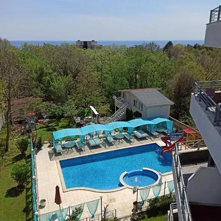 Danita & Restaurant&pool Bar Apartamento Varna