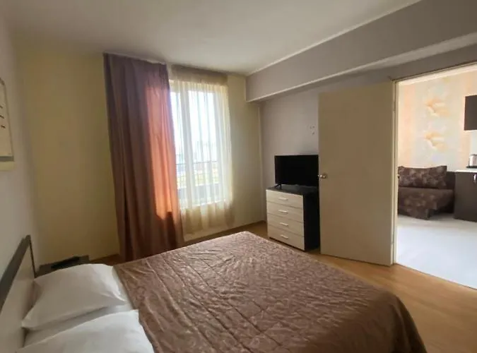 Danita & Restaurant&pool Bar *