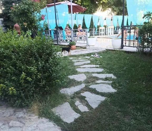 Danita & Restaurant&pool Bar